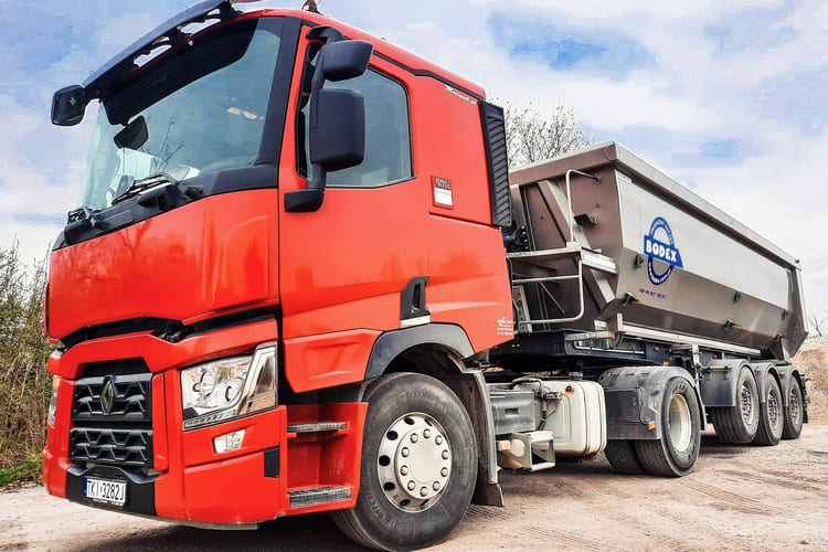 czerwona wywrotka Żwirowni Gburczyk Dolna Grupa